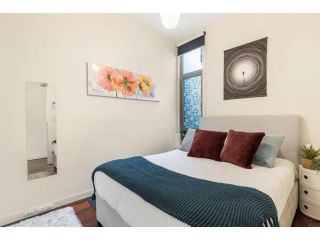 Quintessential 2 Bedroom Terrace House Guest house, Melbourne - 3