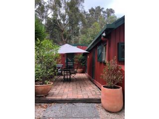 Kerrisdale Railway Cottage Guest house, Victoria - 2