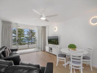 Rainbow Pacific unit 10 - Beachfront Rainbow Bay Apartment, Gold Coast - 4