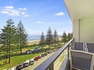 Rainbow Pacific Unit 15 - Great value 2 bedroom beachfront unit in Rainbow Bay Coolangatta Apartment, Gold Coast - 1