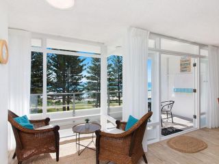 Rainbow Pacific Unit 9 - Right on the beach in Rainbow Bay Coolangatta Gold Coast Apartment, Gold Coast - 3