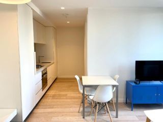 Readyset Apartments at Empire Apartment, Melbourne - 5