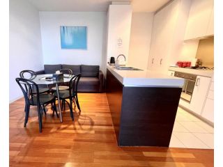 Readyset Apartments at Verve Apartment, Melbourne - 4