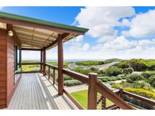 Red Door - Enjoy Exclusive Front Row Sunsets from the Balcony & Walks to the Surf in Gnarabup Guest house, Gnarabup - 2