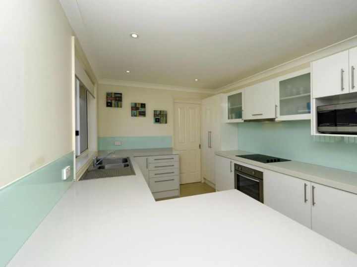 Reef Close, 1/2 Guest house, Fingal Bay - imaginea 6