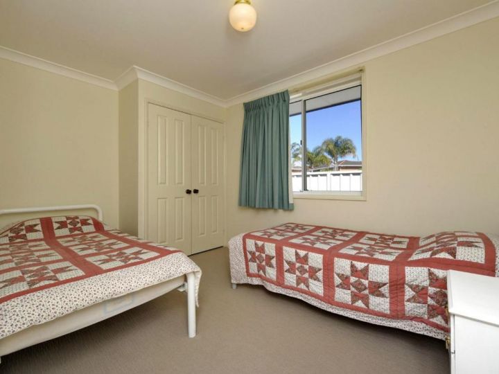 Reef Close, 1/2 Guest house, Fingal Bay - imaginea 7