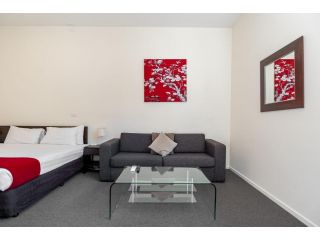 Refreshing 1BR Unit with Wifi and Fully functional Kitchen Apartment, Melbourne - 5