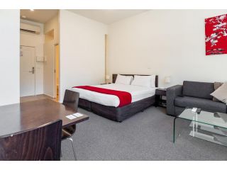 Refreshing 1BR Unit with Wifi and Fully functional Kitchen Apartment, Melbourne - 1