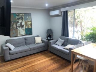 Relax and Unwind- Furnished 3 bd Unit Apartment, Melbourne - 2