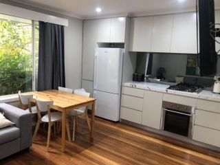 Relax and Unwind- Furnished 3 bd Unit Apartment, Melbourne - 1