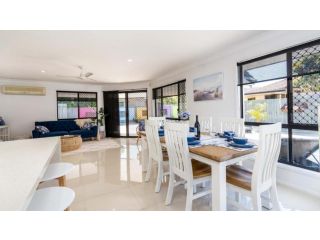 Relax By The Pool In Style Guest house, Banksia Beach - 5
