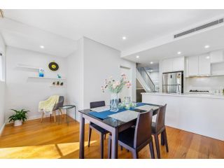 Relax in a Spacious & Modern Townhouse in Asquith Guest house, New South Wales - 5