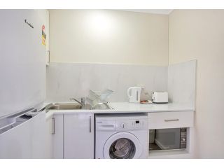 Renovated Stylish Studio Apartment, Sydney - 3