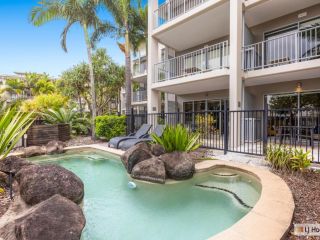 RESORT AND SPA WITH PRIVATE PLUNGE POOL 7017 and 18 Apartment, Kingscliff - 2