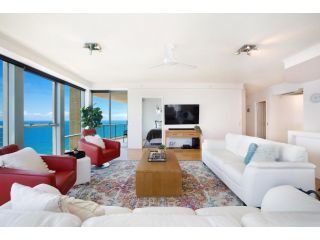 Resort style 3br unit w/ huge entertainers balcony Apartment, Gold Coast - 5