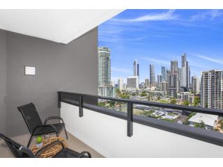 Resort-Style Apartment with Sprawling River Views Apartment, Gold Coast - 4