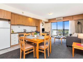 508 Stupendous sunsets & views Apartment, Perth - 2