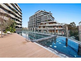 Riverfront Luxury & Resort Style Amenities Apartment, Melbourne - 3