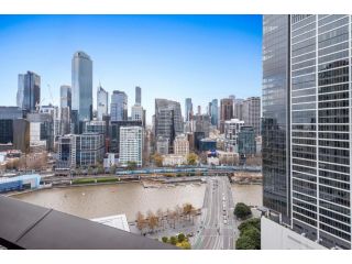 Riverfront Pad with Spectacular City Views Apartment, Melbourne - 1