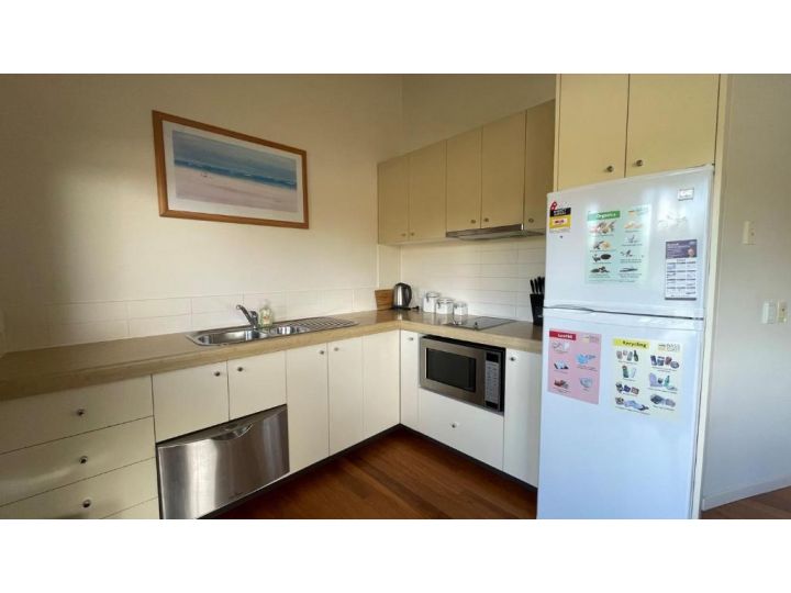 ROMANTIC RETREAT Inverloch Apartment, Inverloch - imaginea 3