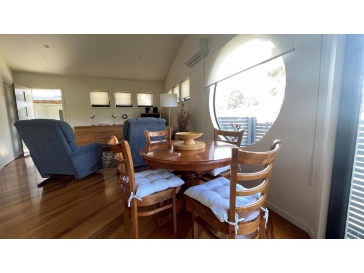 ROMANTIC RETREAT Inverloch Apartment, Inverloch - imaginea 1