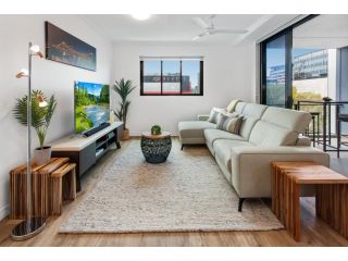 Rooftop Pool, BBQ and Gym at Chic Valley Apartment Apartment, Brisbane - 1