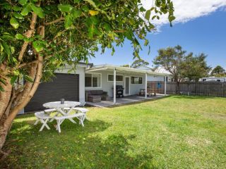 Roskell Retreat - Pet Friendly - 5 Mins Walk to Beach Guest house, Callala Beach - 2