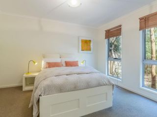 SALT WATER SECRET - SURF SIDE Guest house, Inverloch - 3