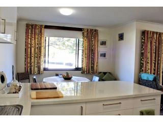 Sanctuary Court Unit 4 Guest house, Gold Coast - 2