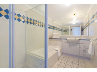 Newcastle Short Stay Accommodation - Sandbar Newcastle Beach Apartment, Newcastle - 3