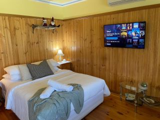 Sandpiper - charming beach villa Villa, Port Fairy - 5