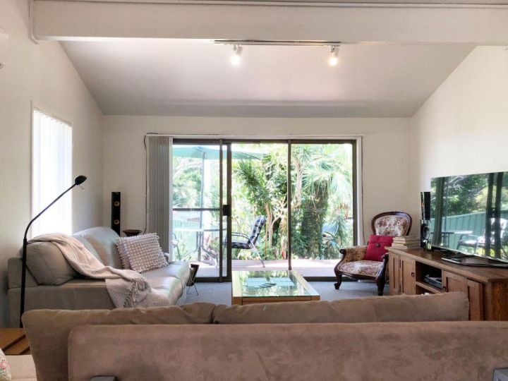 &#x27;Sandy Palms&#x27; 28 Moorooba Cr - Beautiful Home with Wifi, Air-con and Boat Parking Guest house, Nelson Bay - imaginea 12