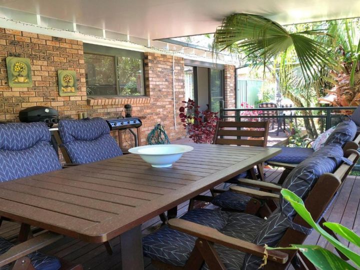 &#x27;Sandy Palms&#x27; 28 Moorooba Cr - Beautiful Home with Wifi, Air-con and Boat Parking Guest house, Nelson Bay - imaginea 3
