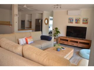 Sawtell Beachfront Villa - 2 mins to everything! Apartment, Sawtell - 3