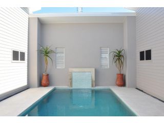 Seadaze 1 - Rainbow Beach, Gorgeous unit close to the beach, Aircon, Pool Guest house, Rainbow Beach - 1