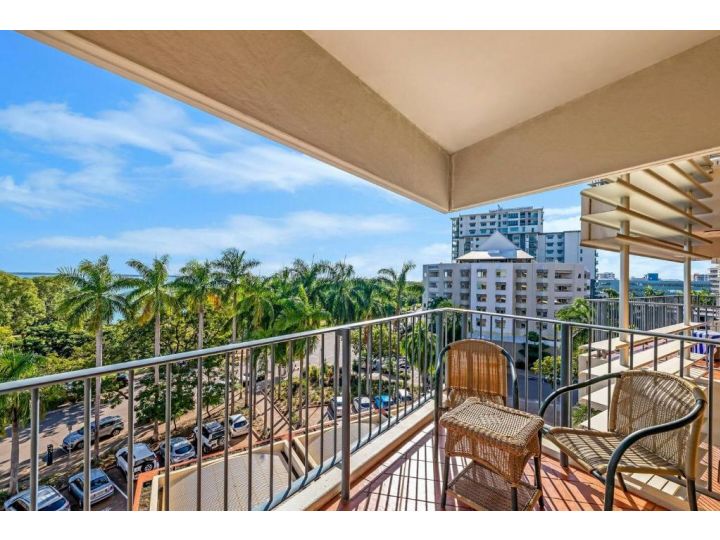 Seaside Serenity with Pool and Esplanade Views Apartment, Darwin - imaginea 2