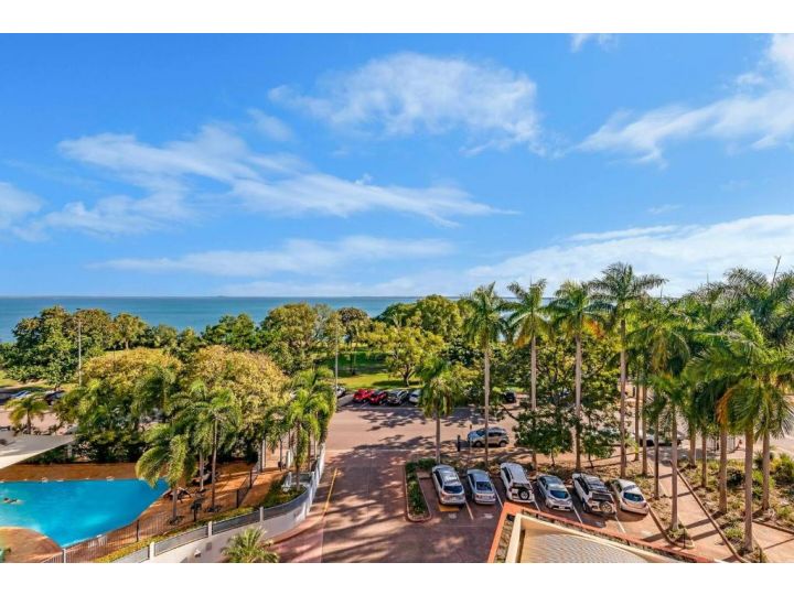 Seaside Serenity with Pool and Esplanade Views Apartment, Darwin - imaginea 7