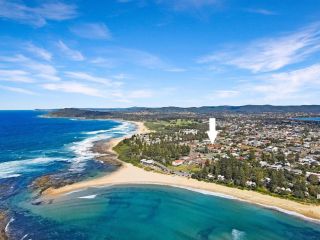 Beachside Spacious and Sunlit House with Balcony Guest house, New South Wales - 2