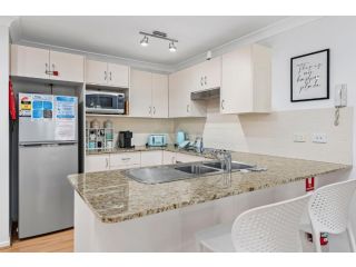 Shoal Bay Beach Apartments, 6/2 Shoal Bay Road Apartment, Shoal Bay - 3