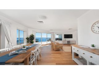 Shoal Bay SubPenthouse Apartment, Shoal Bay - 1