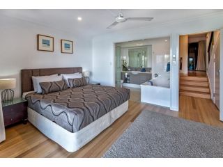 Sea View Shorelines Hamilton Island Apartment, Hamilton Island - 3