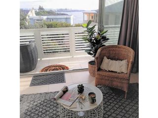 Shutters by the Sea Kiama-Waterfront Couples Retreat with Sea Views Apartment, Kiama - 4