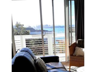 Shutters by the Sea Kiama-Waterfront Couples Retreat with Sea Views Apartment, Kiama - 1