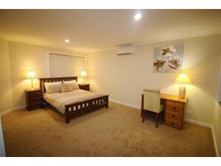 Silver House - Melbourne Airport Accommodation Guest house, Melbourne - 2