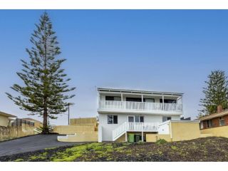 Singleton Beach Holiday House 4 Bedroom - EXECUTIVE ESCAPES Guest house, Mandurah - 2