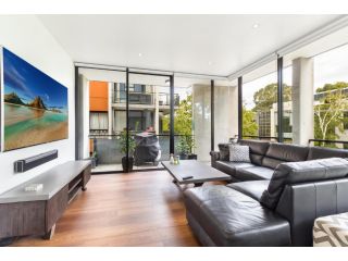 Smart apartment in elegant suburb close to city Apartment, Melbourne - 1