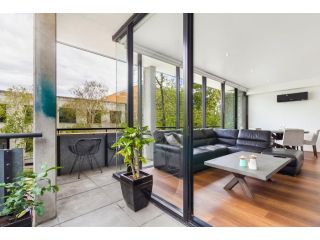 Smart apartment in elegant suburb close to city Apartment, Melbourne - 3