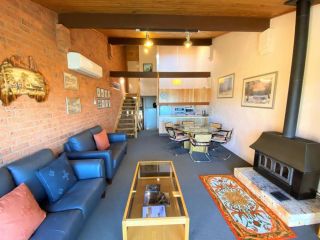 Snowbird 1 - Jindabyne Townhouse Guest house, Jindabyne - 4