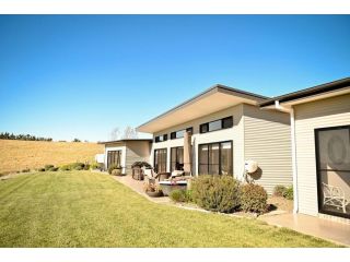 Somerton Ridge: Luxury modern house stunning bath Guest house, Joadja Creek - 2