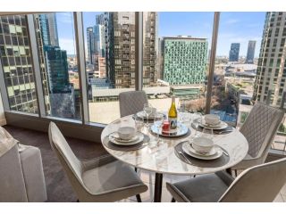 Sophisticated Designer Condo W River & City Views Apartment, Melbourne - 1